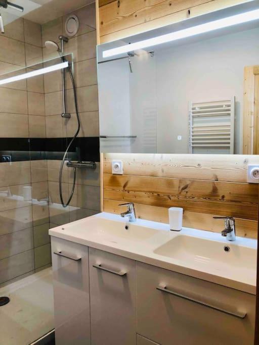 Appartement T4 8 Couchages Spacieux Et Cosy Au Pied Des Pistes Génos Eksteriør bilde